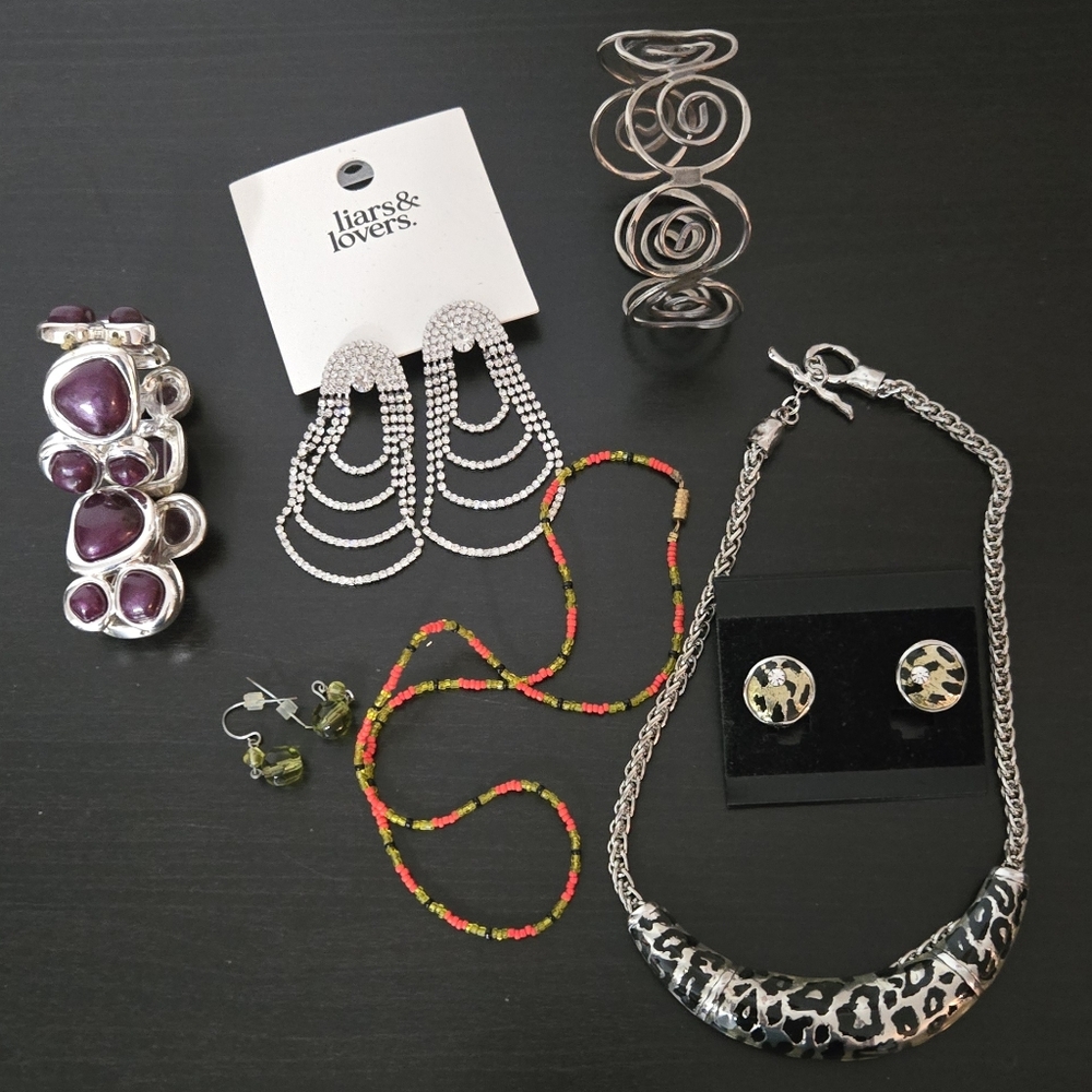 Leopard, Greek Print Costume Jewellery Lot (7 Items)